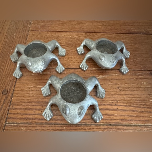 3) Vintage Restoration Hardware Pewter Frog Shape Tea Light Candle Holders - Picture 1 of 8